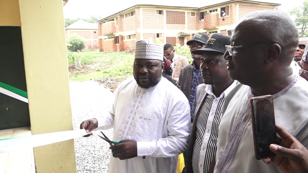 Foundation inaugurates 13 unit toilets in FCT school