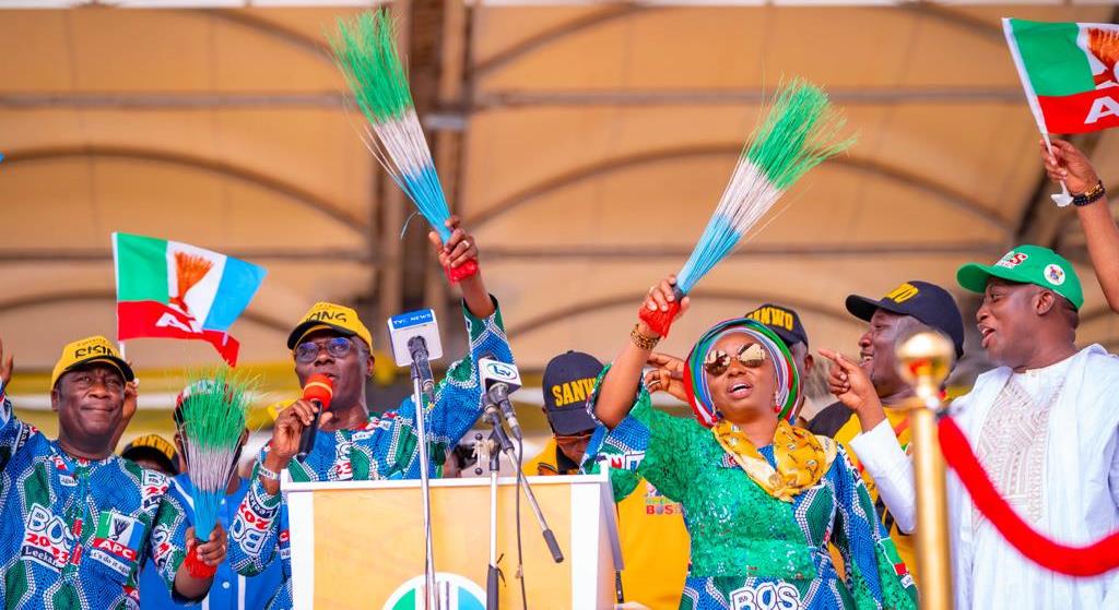 Anwo-Olu Presents Scorecard At Re-Election Rally